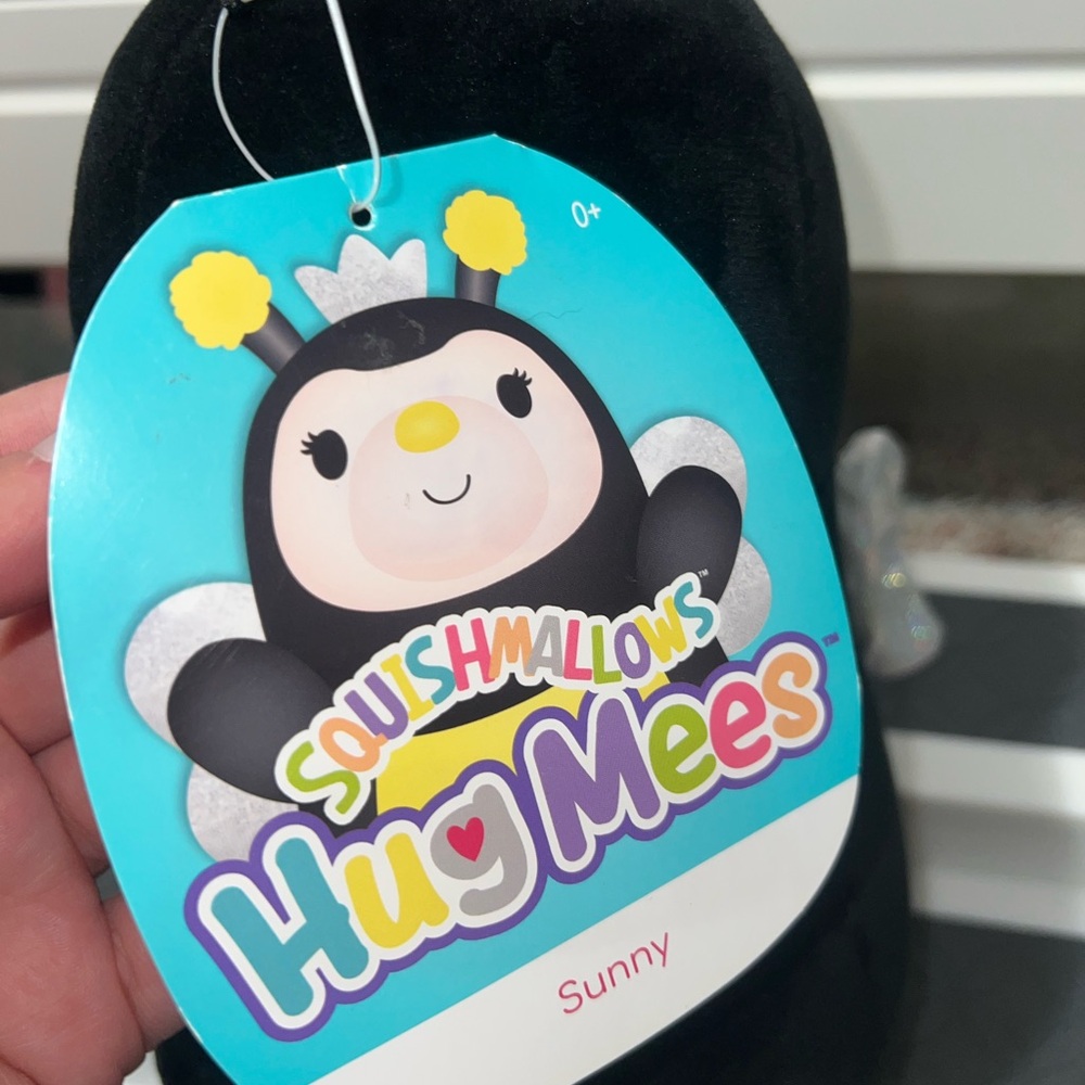 Squishmallows HugMees 10” Sunny the bee - Picture 7 of 7